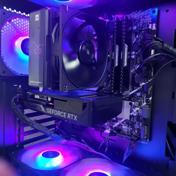 ASUS 12400F RTX5060 16GB 512GB 750W Nehrá sa na elitu, ale svoj výkon ti dokáže naplno predviesť v každej hre.