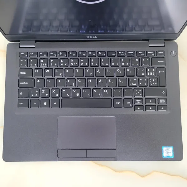Dell 5300 i5-8365U 32GB 512GB Win11 Maximálny výkon v minimálnom tele – ideálny notebook pre každodennú prácu aj v pohybe.