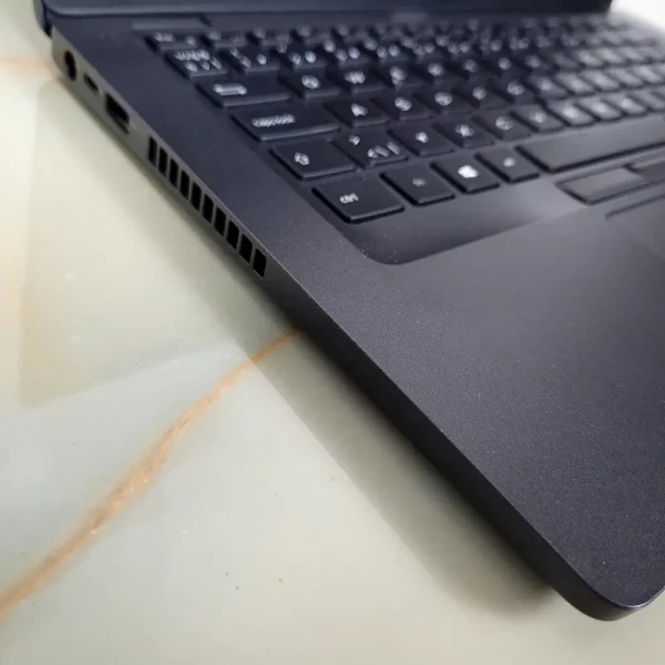 Dell 5400 i5-8365U 16GB 256GB NVMe Spoľahlivý a výkonný pracovný nástroj, ktorý zvládne všetko.