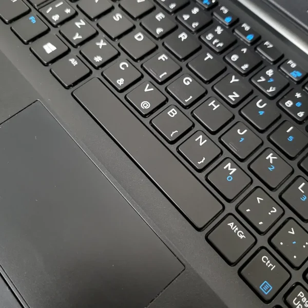 Dell 7280 i5-6200U 16GB 512GB NVMe BT Výkonný, spoľahlivý a pripravený na prácu - ideálny parťák na každý deň.