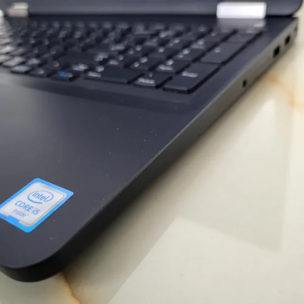 Dell E5570 i5-6200U 16GB 256GB Win11 Štýlový Dell 15.6" LED notebook, ktorý spoľahlivo zvládne prácu aj zábavu.