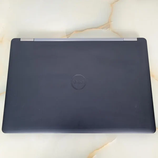 Dell E5570 i5-6200U 16GB 256GB Win11 Štýlový Dell 15.6" LED notebook, ktorý spoľahlivo zvládne prácu aj zábavu.