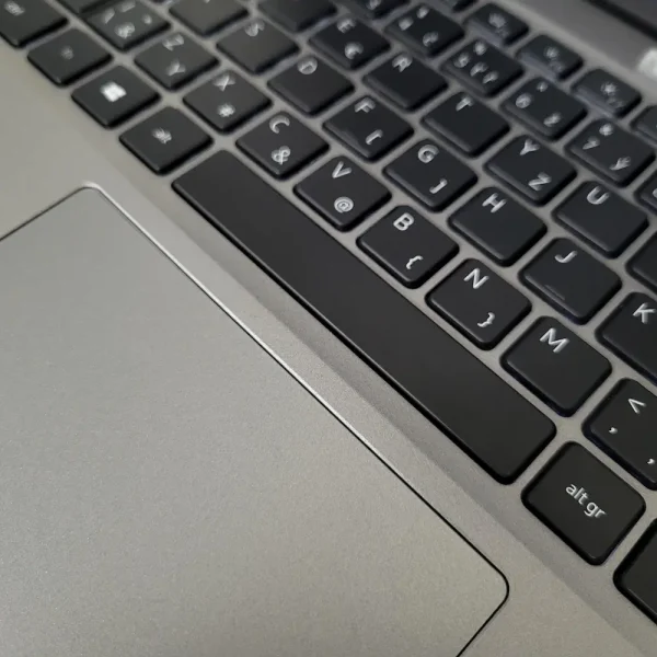 Dell Latitude 5420 i5-1135G7 32GB 512GB NVMe Dell Latitude 5420 je elegantný a výkonný notebook, ktorý vám spríjemní prácu aj voľný čas kdekoľvek.