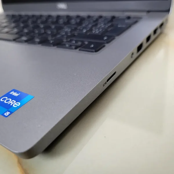 Dell Latitude 5420 i5-1135G7 32GB 512GB NVMe Dell Latitude 5420 je elegantný a výkonný notebook, ktorý vám spríjemní prácu aj voľný čas kdekoľvek.