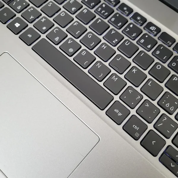 Dell Latitude 5520 i5-1135G7 32GB 500GB NVMe Moderný pracovný notebook, ktorý v sebe kombinuje elegantný vzhľad a plynulý výkon pre skvelý komfort pri každodennom používaní.