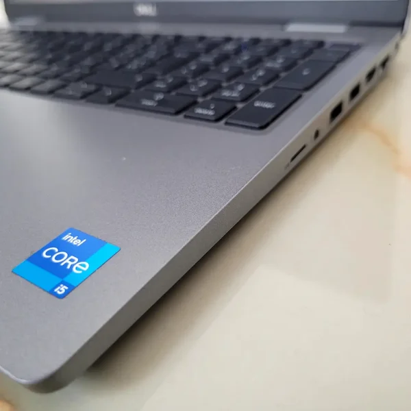 Dell Latitude 5520 i5-1135G7 32GB 500GB NVMe Moderný pracovný notebook, ktorý v sebe kombinuje elegantný vzhľad a plynulý výkon pre skvelý komfort pri každodennom používaní.