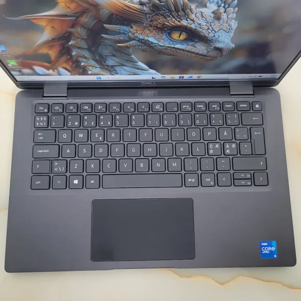 Dell Latitude 7420 i5-1145G7 16GB 512GB NVMe Tento kompaktný biznis notebook je ideálnym spoločníkom pre každého, kto hľadá spojenie prémiovej odolnosti a svižného výkonu v tele, ktoré v batohu takmer nepocítite.