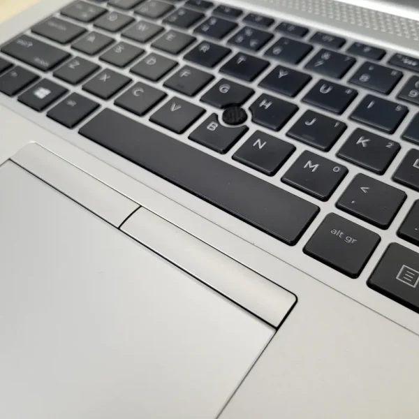 HP EliteBook 840 G5 i7-8650U 32GB 512GB, Spoľahlivý a výkonný notebook pre prácu a každodenné použitie