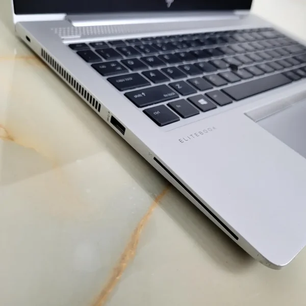 HP EliteBook 840 G5 i7-8650U 32GB 512GB, Spoľahlivý a výkonný notebook pre prácu a každodenné použitie