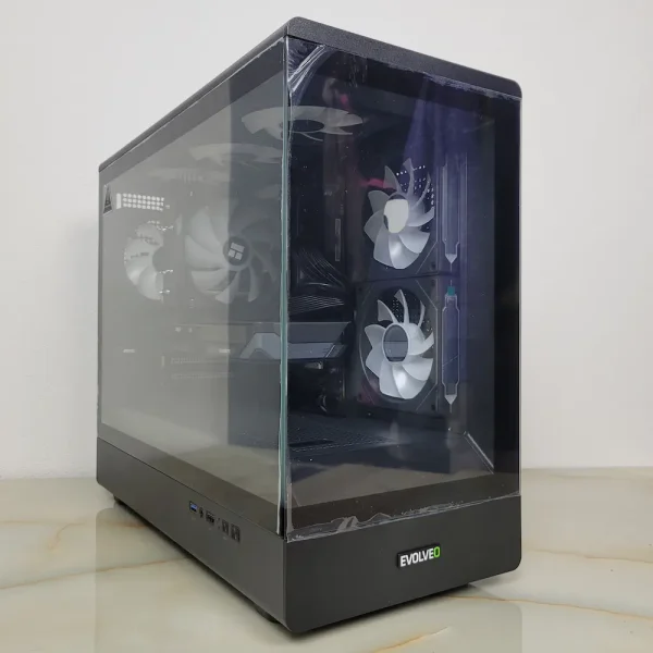 Herný počítač 13400F RTX5060 32GB 512GB 650W Táto vyvážená herná zostava spája bleskový multitasking s modernou grafickou silou, aby ste si mohli užiť každý virtuálny svet v plynulom tempe a bez zbytočného čakania.