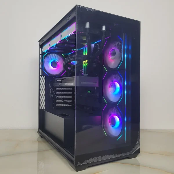 Herný počítač 13700KF RTX5060 32GB 512GB 850W Tento počítač predstavuje stabilný a výkonný základ pre každého, kto vyžaduje okamžitú odozvu a plynulý chod pri náročných úlohách aj voľnočasovej zábave.