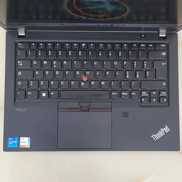Lenovo T14 Gen2 i5-1145G7 16GB 256GB NVMe Tento nezničiteľný pracant je stelesnením spoľahlivosti a komfortu pre každého, kto potrebuje mať svoju kanceláriu vždy a všade so sebou.