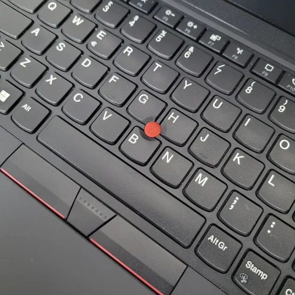 Lenovo T14 Gen2 i5-1145G7 16GB 256GB NVMe Tento nezničiteľný pracant je stelesnením spoľahlivosti a komfortu pre každého, kto potrebuje mať svoju kanceláriu vždy a všade so sebou.