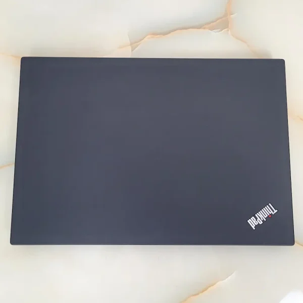 Lenovo T14 i7-10610U 32GB 512GB NVMe Robustný a štýlový pracovný spoločník, ktorý bez kompromisov zvládne náročné úlohy aj každodenné cestovanie.