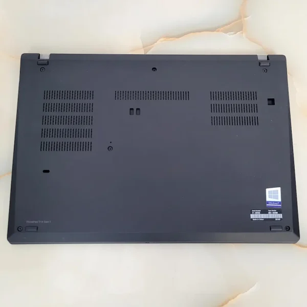 Lenovo T14 i7-10610U 32GB 512GB NVMe Robustný a štýlový pracovný spoločník, ktorý bez kompromisov zvládne náročné úlohy aj každodenné cestovanie.