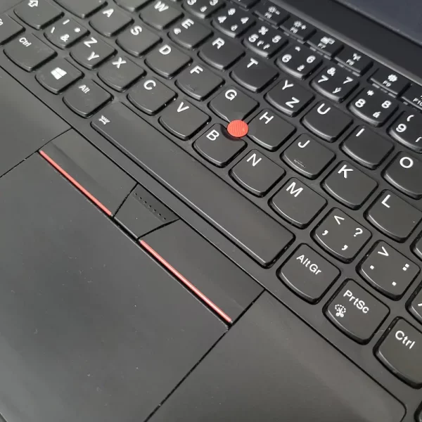 Lenovo T480s i5-8350U 16GB 512GB NVMe Kompaktné rozmery a nízka hmotnosť zaručujú pohodlné nosenie.