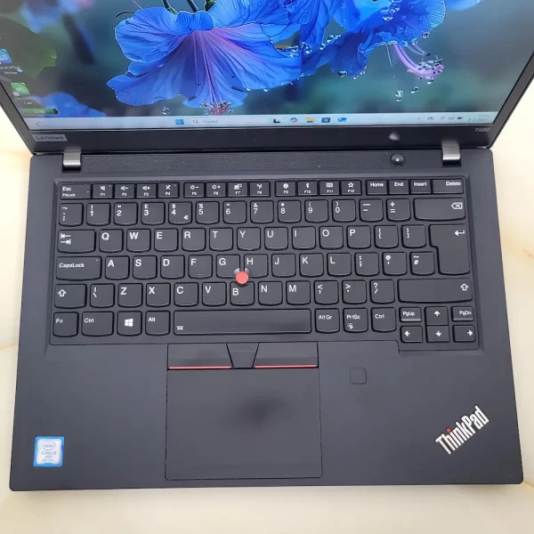 Lenovo T490 i5-8365U 16GB 512GB NVMe Elegancia, výkon a odolnosť v kompaktnom a ľahkom prevedení.