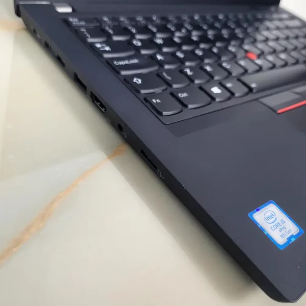 Lenovo T490 i5-8365U 16GB 512GB NVMe Elegancia, výkon a odolnosť v kompaktnom a ľahkom prevedení.