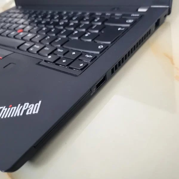 Lenovo T490 i5-8365U 16GB 512GB NVMe Elegancia, výkon a odolnosť v kompaktnom a ľahkom prevedení.