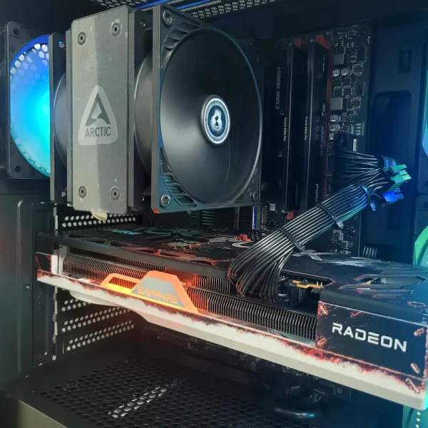 MSI Ryzen 3950X RX7700XT 32GB 1TB 750W Ideálny partner pre každého, kto chce stabilitu, výkon a moderný dizajn v jednom.