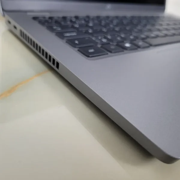 Notebook Dell Latitude 5420 i7-1185G7 32GB 512GB Notebook Dell Latitude 5420 ponúka dokonalú rovnováhu medzi výkonom a prenosnosťou pre váš aktívny pracovný a osobný život.